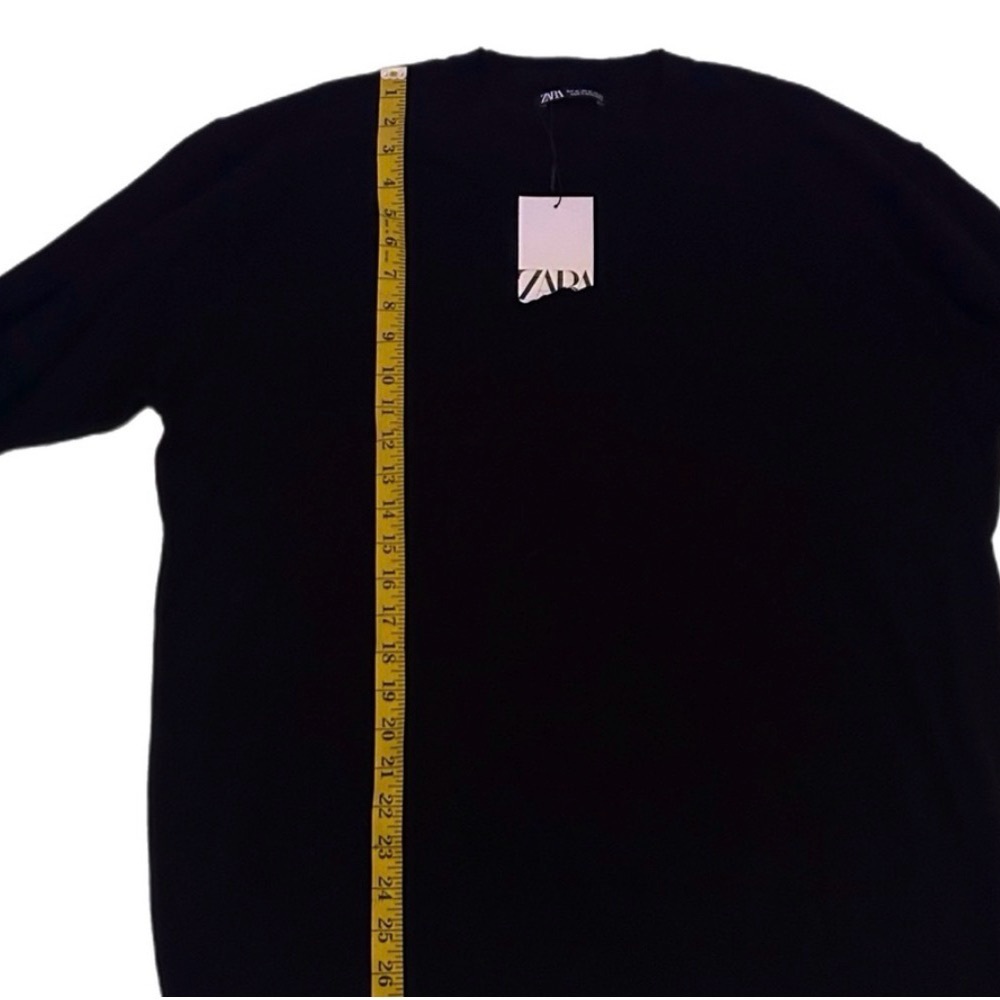 Zara Men's Sleek Black Crewneck Sweater